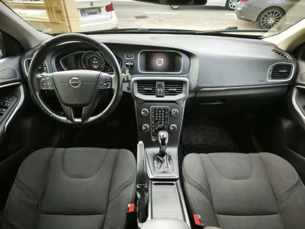 Volvo V40 Cross Country 2017 - 18500 EUR, 100000 km - AUTO.MOTO.pt - 100000km - foto 28 de 34
