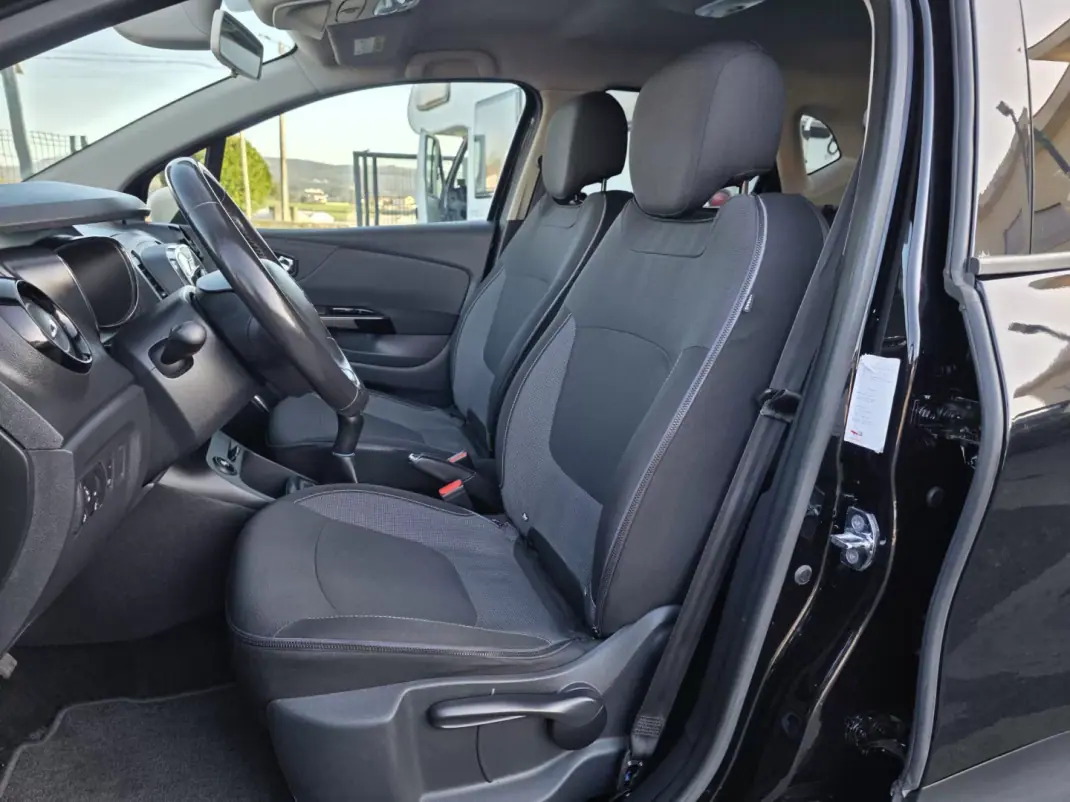 Renault Captur 2016 - 11990 EUR, 118000 km - AUTO.MOTO.pt - 118000km - foto 13 de 32