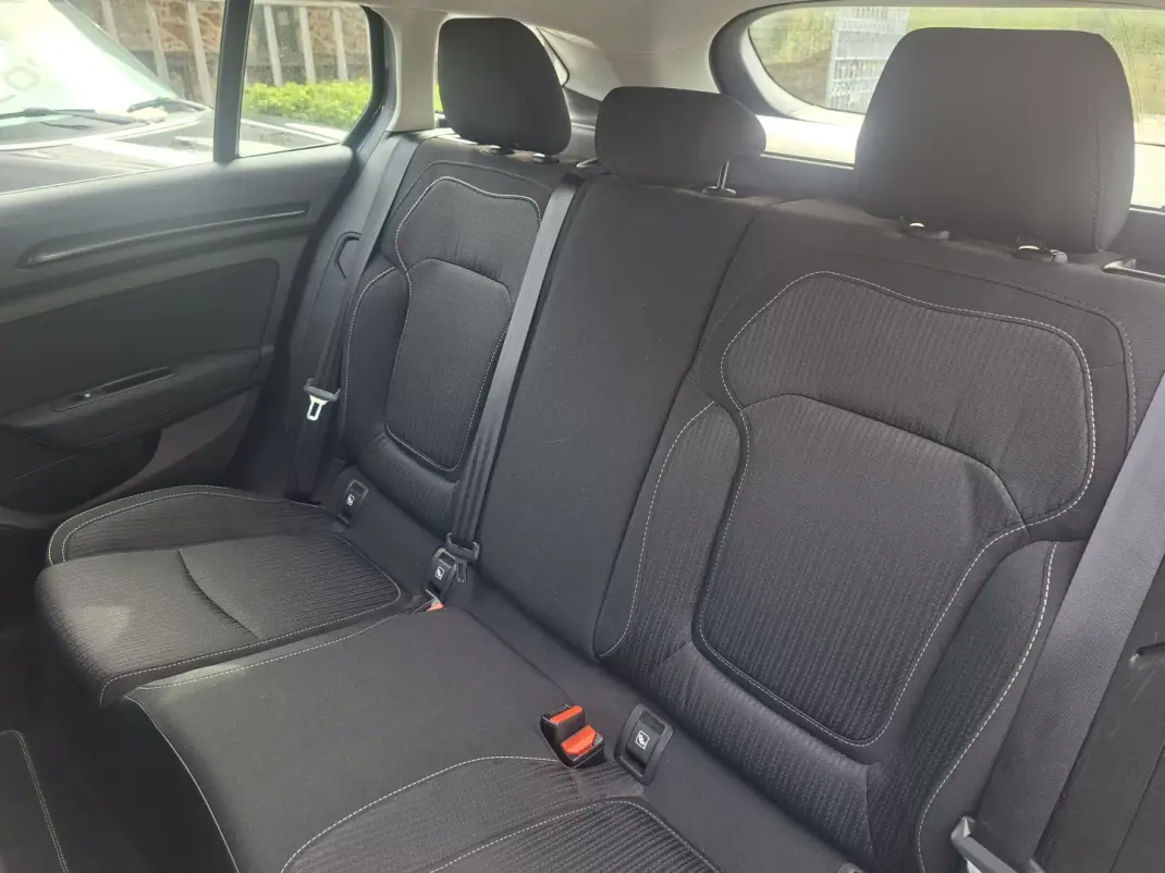 Renault Mégane Sport Tourer 2017 - 11530 EUR, 167840 km - AUTO.MOTO.pt - 167840km - foto 6 de 31