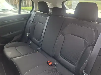 Renault Mégane Sport Tourer 2017 - 11530 EUR, 167840 km - AUTO.MOTO.pt - 167840km - foto 6 de 31