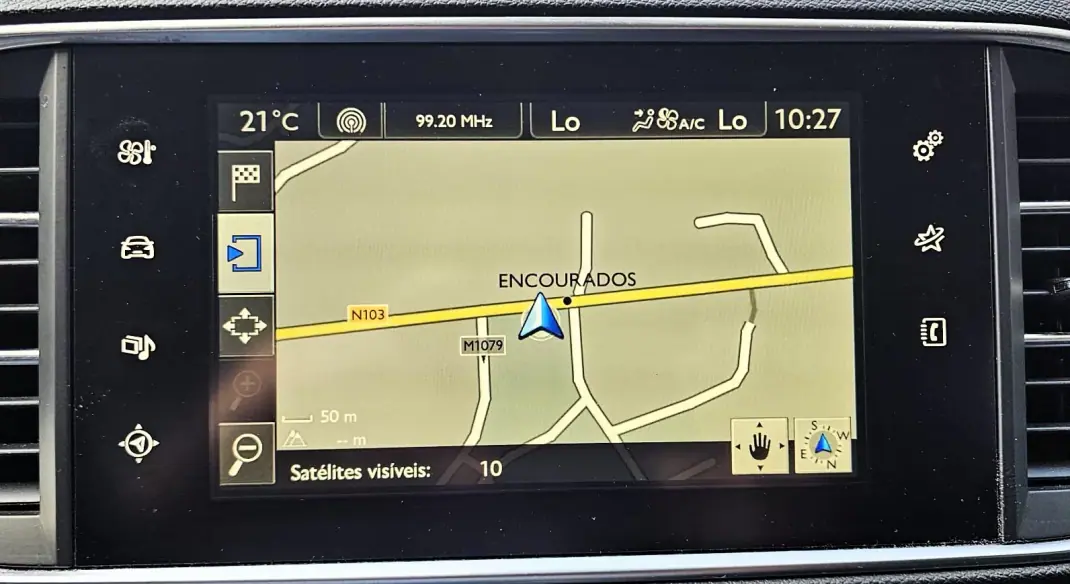 Peugeot 308 2015 - 9500 EUR, 180000 km - AUTO.MOTO.pt - 180000km - foto 10 de 20