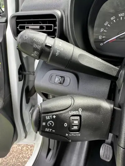 Citroën Berlingo 1.5 Hdi 2019 - 9900 EUR, 180000 km - AUTO.MOTO.pt - 180000km - foto 31 de 43