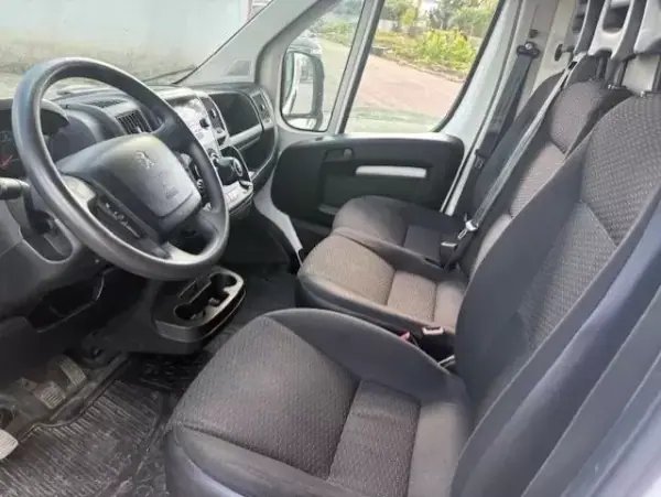 Peugeot BOXER 2.2 HDI FIBRADA L2H2 PREMIUM 2020 - 12999 EUR, 90000 km - AUTO.MOTO.pt - 90000km - foto 5 de 13