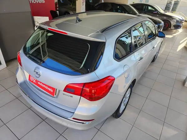 Opel Astra Sports Tourer 2015 - 8350 EUR, 208000 km - AUTO.MOTO.pt - 208000km - foto 12 de 33