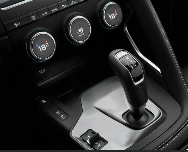 Jaguar E-Pace 2.0 i4D R-Dynamic AWD Aut. 2018 Diesel — 177 000 km · Lisboa Jaguar E-Pace 2.0 i4D R-Dynamic AWD Aut. 2018 Diesel