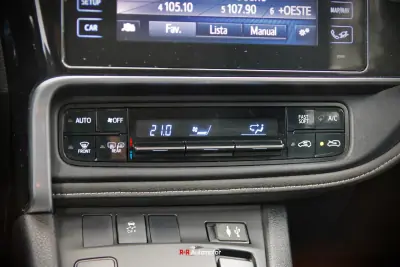 Toyota Auris 2016 - 16500 EUR, 120000 km - AUTO.MOTO.pt - 120000km - foto 27 de 30