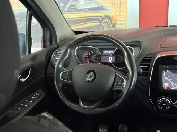 Renault Captur 2017 - 15990 EUR, 80345 km - AUTO.MOTO.pt - 80345km - foto 20 de 21