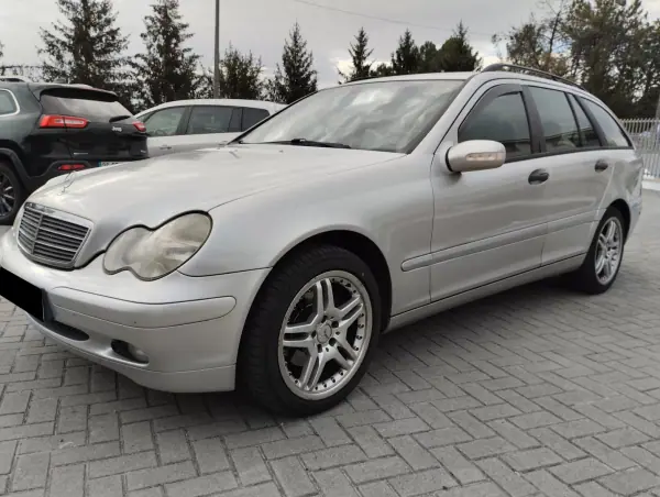 Mercedes-Benz C 220 CDi Avantgarde 2002 Diesel — 340 000 km · Porto Mercedes-Benz C 220 CDi Avantgarde 2002 Diesel