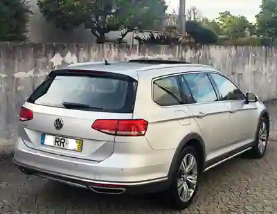 Volkswagen Passat 2016 - 11500 EUR, 400000 km - AUTO.MOTO.pt - 400000km - foto 7 de 7