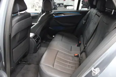 BMW 530e 2021 - 32990 EUR, 137000 km - AUTO.MOTO.pt - 137000km - foto 6 de 39