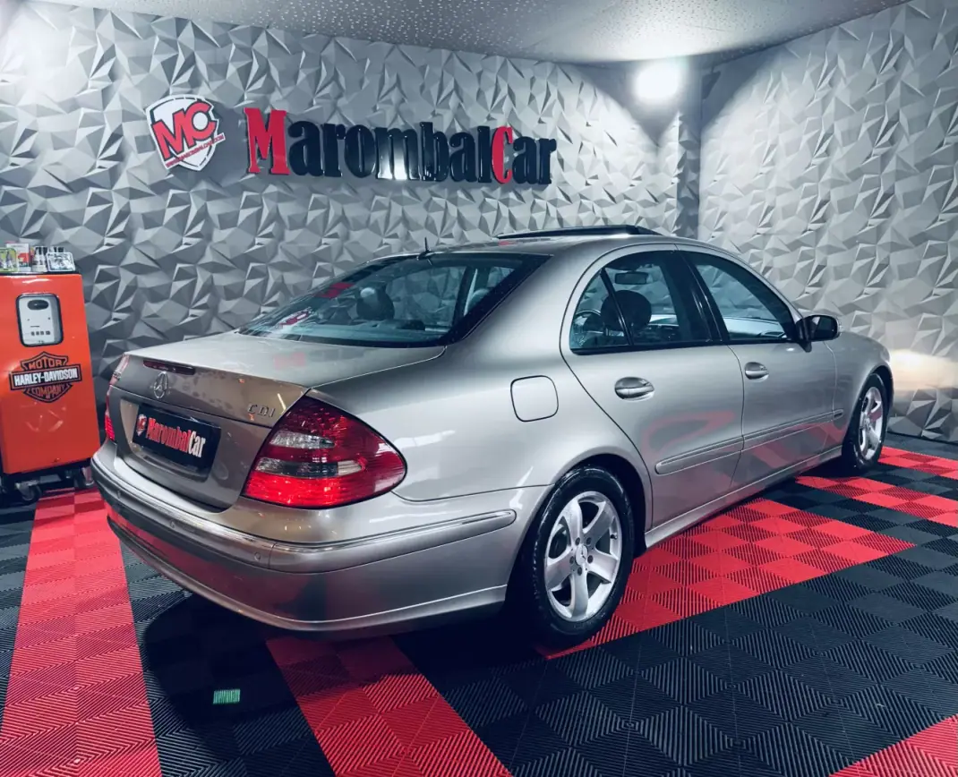 Mercedes-Benz E 270 2003 - 13990 EUR, 91096 km - AUTO.MOTO.pt - 91096km - foto 9 de 34