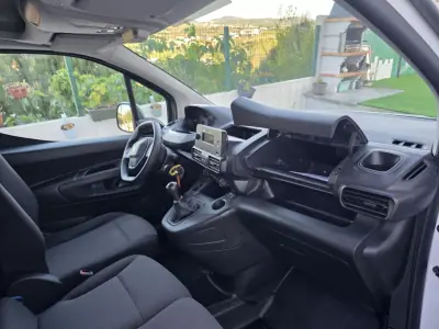 Peugeot Partner 2019 - 14900 EUR, 73560 km - AUTO.MOTO.pt - 73560km - foto 37 de 52