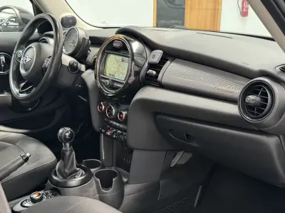 MINI 5 Portas 2016 - 15890 EUR, 167000 km - AUTO.MOTO.pt - 167000km - foto 31 de 34