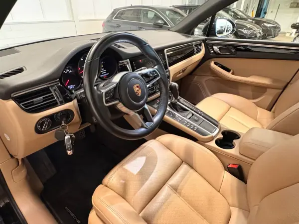 Porsche Macan 2020 - 49500 EUR, 162354 km - AUTO.MOTO.pt - 162354km - foto 3 de 11