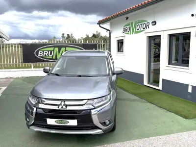 Mitsubishi Outlander 2018 - 17900 EUR, 129355 km - AUTO.MOTO.pt - 129355km - foto 2 de 24