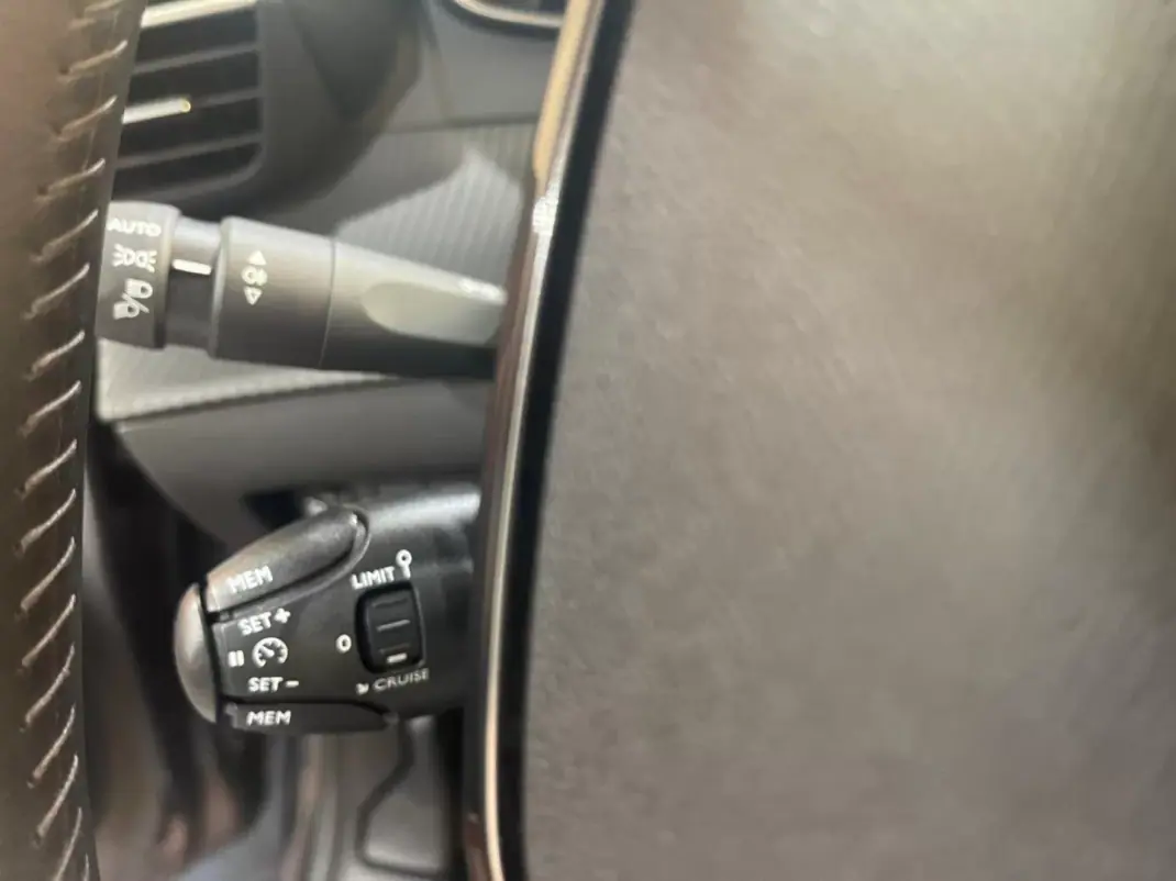 Peugeot 208 2023 - 14900 EUR, 44000 km - AUTO.MOTO.pt - 44000km - foto 45 de 47