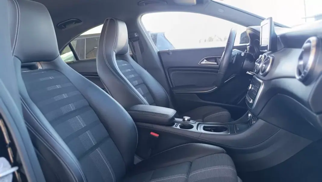Mercedes-Benz CLA 220 2017 - 26900 EUR, 106416 km - AUTO.MOTO.pt - 106416km - foto 15 de 23