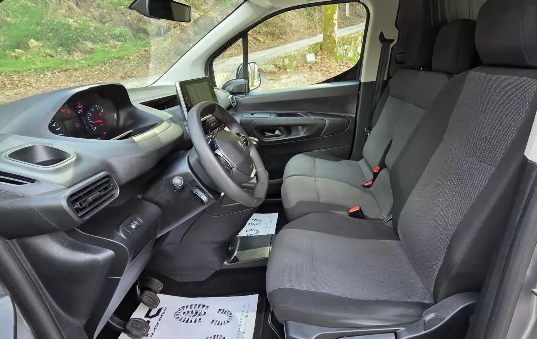 Peugeot PARTNER PREMIUM C/IVA 3L 1.5BLUEHDI 2023 - 14450 EUR, 144000 km - AUTO.MOTO.pt - 144000km - foto 10 de 13