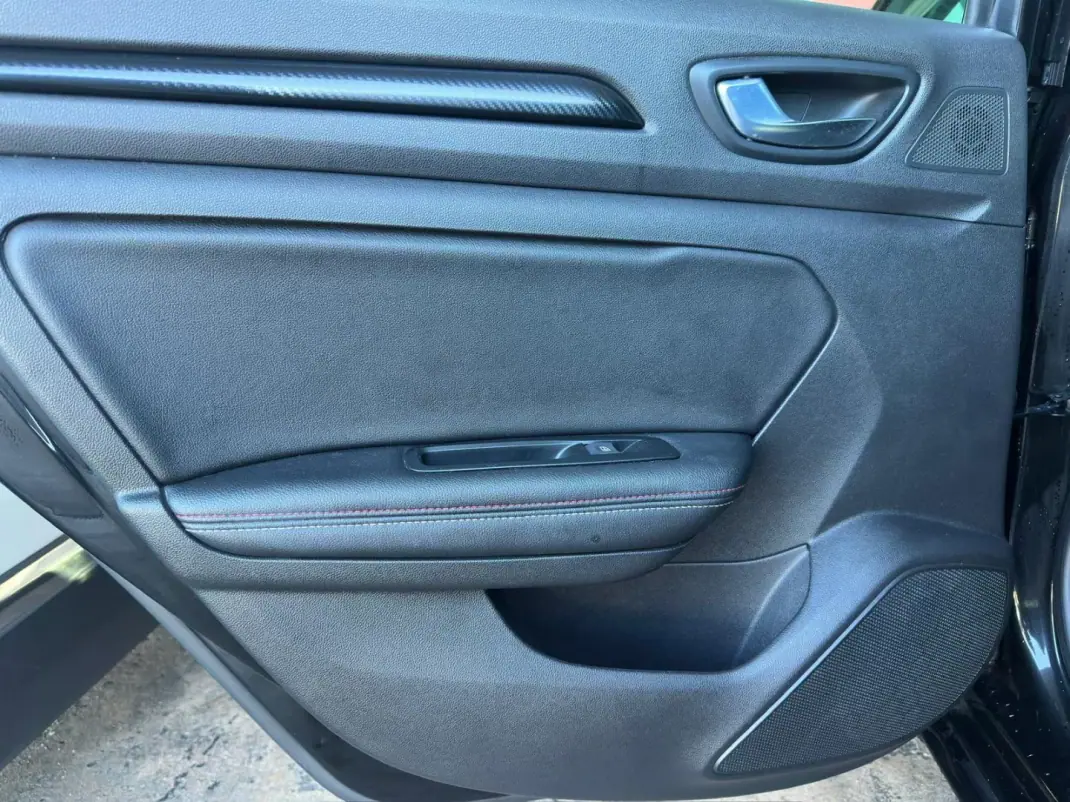 Renault Mégane 2021 - 19900 EUR, 72500 km - AUTO.MOTO.pt - 72500km - foto 24 de 25