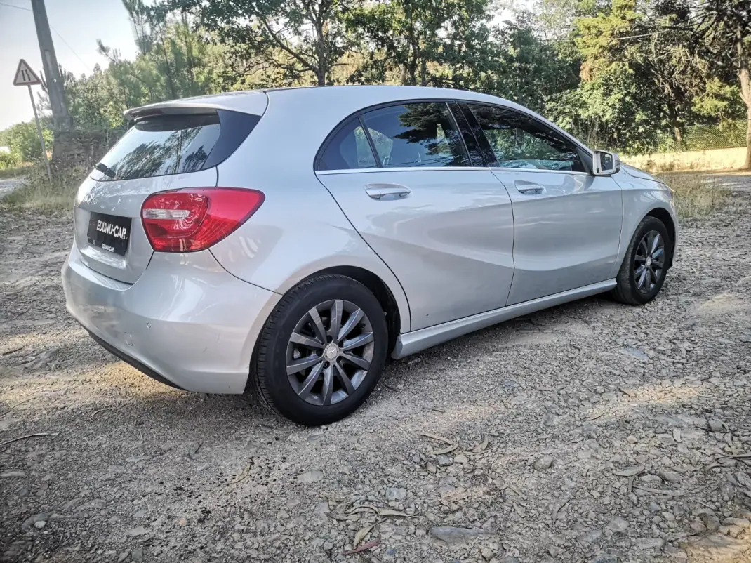 Mercedes-Benz A 180 2015 - 12950 EUR, 218000 km - 218000km - foto 4 de 23
