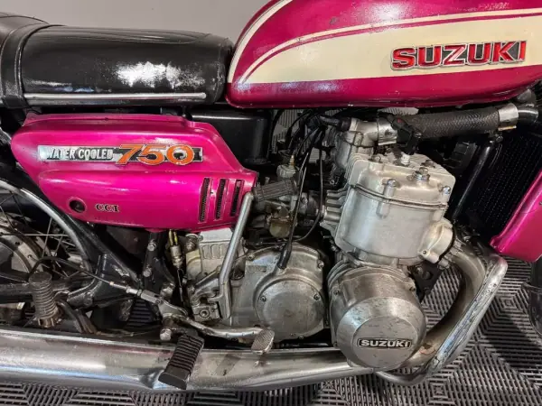 Suzuki GSX-S 1000GT+ 1972 - 12900 EUR, 30000 km - AUTO.MOTO.pt - 30000km - foto 17 de 26