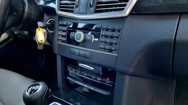 Mercedes-Benz E 220 2010 - 17450 EUR, 226000 km - AUTO.MOTO.pt - 226000km - foto 10 de 24