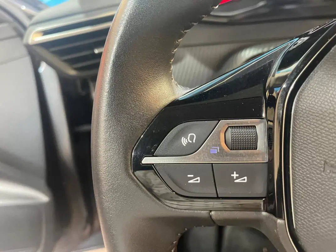 Peugeot 208 2023 - 14900 EUR, 44000 km - AUTO.MOTO.pt - 44000km - foto 41 de 47