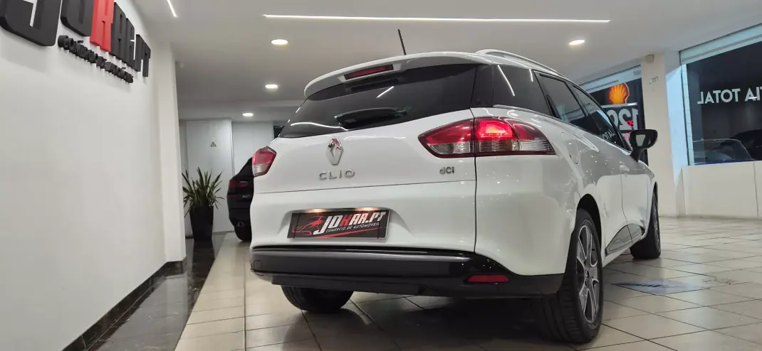 Renault Clio Sport Tourer 2015 - 7990 EUR, 193961 km - AUTO.MOTO.pt - 193961km - foto 5 de 20
