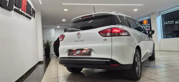 Renault Clio Sport Tourer 2015 - 7990 EUR, 193961 km - AUTO.MOTO.pt - 193961km - foto 5 de 20