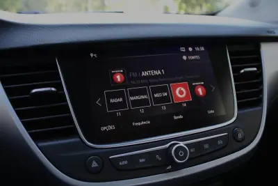 Opel Crossland X 2017 - 12500 EUR, 113439 km - AUTO.MOTO.pt - 113439km - foto 28 de 35