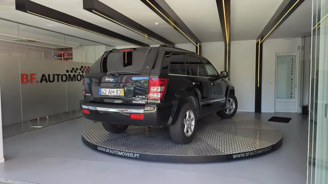Jeep Grand Cherokee 2005 - 19900 EUR, 267367 km - 267367km - foto 17 de 52
