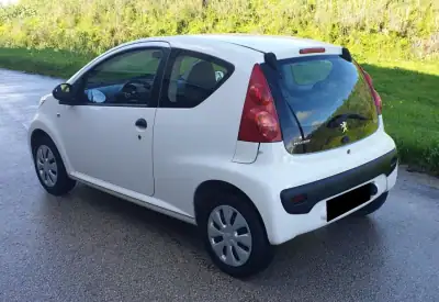 Peugeot 107 2009 - 4990 EUR, 195000 km - AUTO.MOTO.pt - 195000km - foto 6 de 17