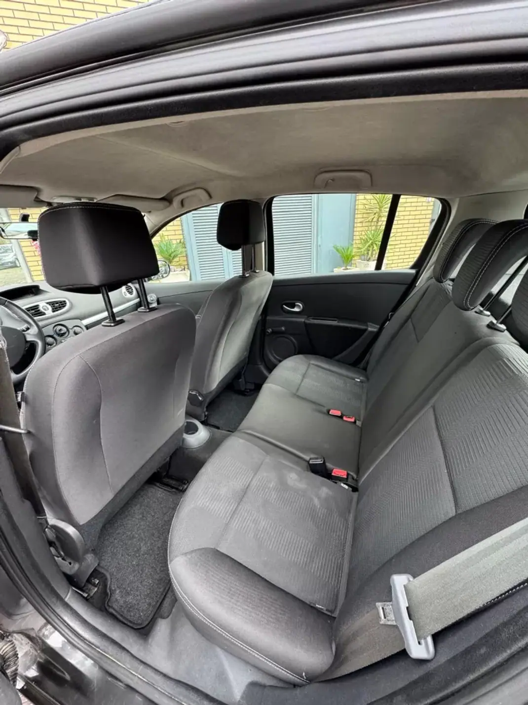 Renault Clio 2010 - 5900 EUR, 171000 km - AUTO.MOTO.pt - 171000km - foto 10 de 13