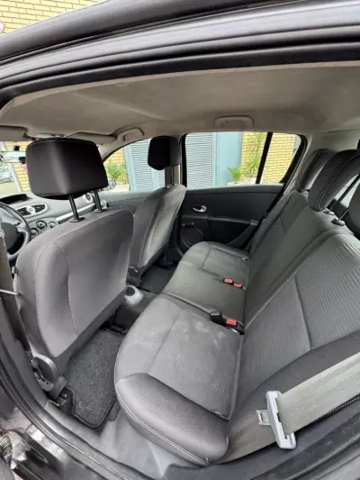 Renault Clio 2010 - 5900 EUR, 171000 km - AUTO.MOTO.pt - 171000km - foto 10 de 13