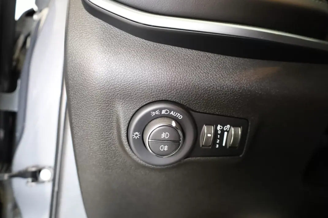 Jeep Compass 2021 - 23990 EUR, 73522 km - AUTO.MOTO.pt - 73522km - foto 37 de 41