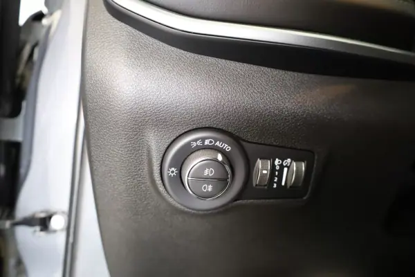 Jeep Compass 2021 - 23990 EUR, 73522 km - AUTO.MOTO.pt - 73522km - foto 37 de 41