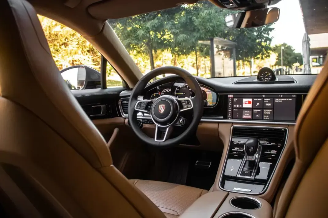 Porsche Panamera 2020 - 79990 EUR, 128249 km - 128249km - foto 37 de 48