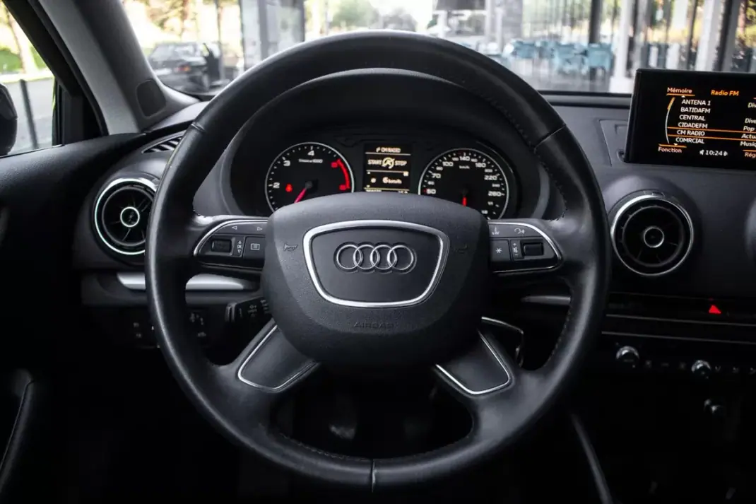 Audi A3 2013 - 12990 EUR, 250675 km - AUTO.MOTO.pt - 250675km - foto 12 de 38