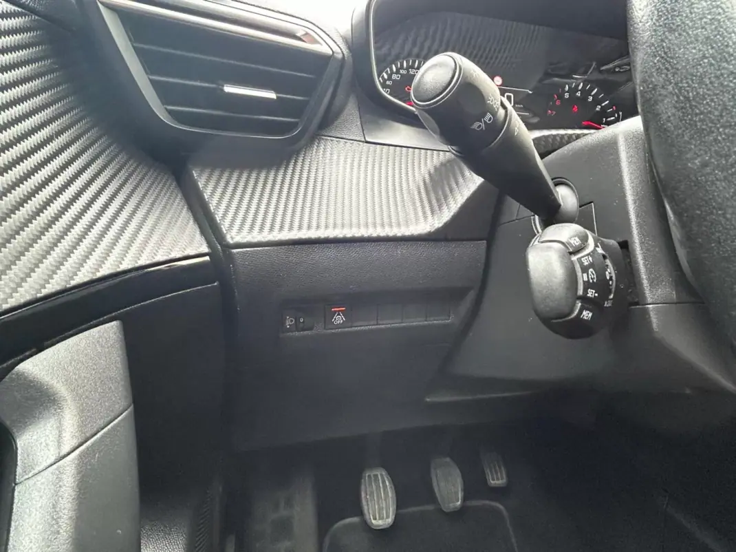 Peugeot 2008 2021 - 15750 EUR, 206114 km - AUTO.MOTO.pt - 206114km - foto 12 de 24