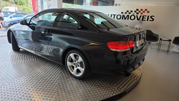 BMW 320 2007 - 10900 EUR, 279640 km - AUTO.MOTO.pt - 279640km - foto 21 de 56