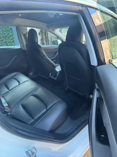 Tesla Model 3 2019 - 22900 EUR, 117000 km - AUTO.MOTO.pt - 117000km - foto 18 de 27