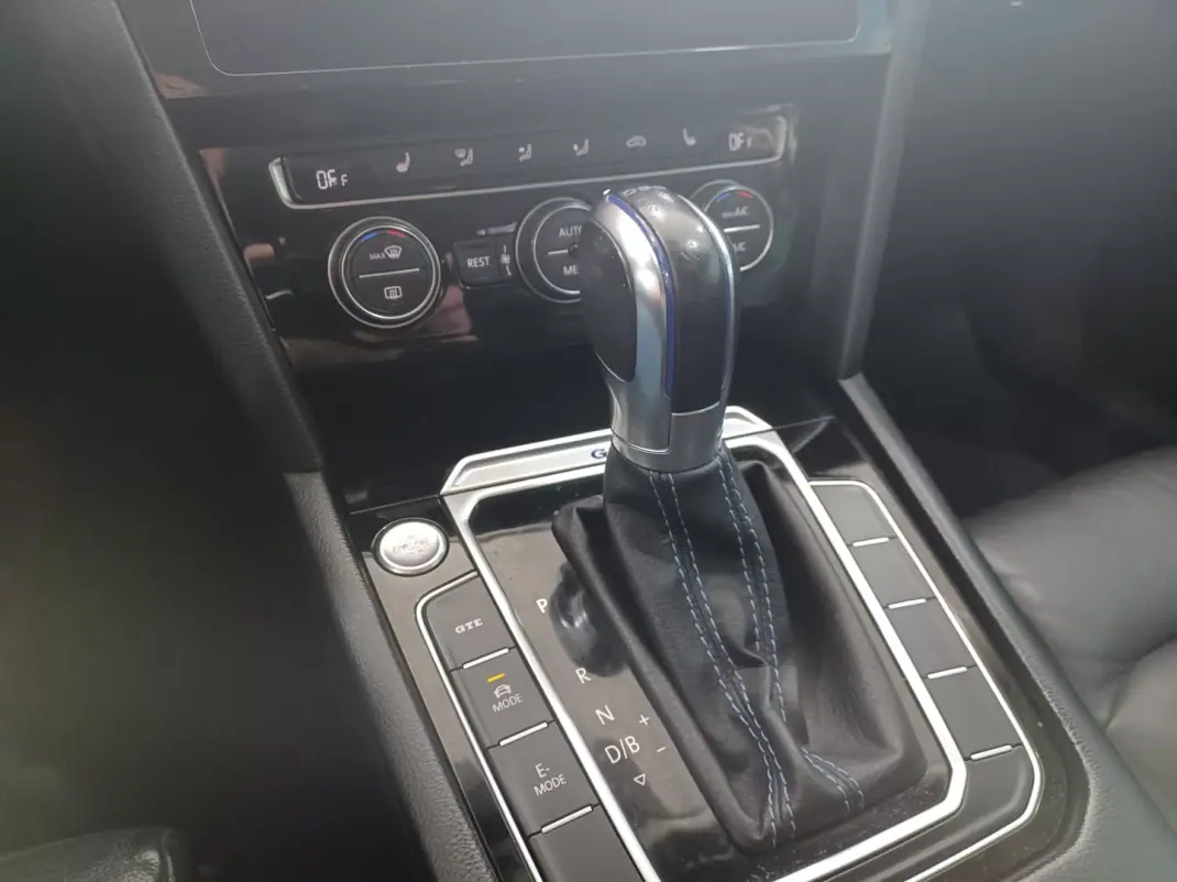 Volkswagen Passat 2017 - 19390 EUR, 112082 km - AUTO.MOTO.pt - 112082km - foto 18 de 40