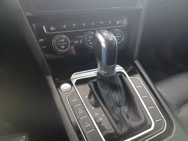 Volkswagen Passat 2017 - 18390 EUR, 112082 km - AUTO.MOTO.pt - 112082km - foto 18 de 40
