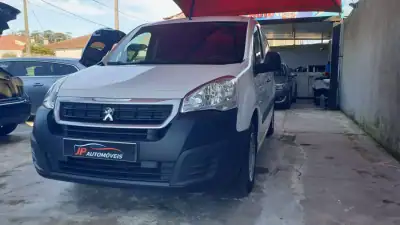 Peugeot PATNER 1.6 HDI 3 LUG 2019 - 8999 EUR, 212000 km - AUTO.MOTO.pt - 212000km - foto 3 de 12