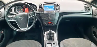 Opel Insignia Sports Tourer 2011 - 6990 EUR, 277793 km - AUTO.MOTO.pt - 277793km - foto 11 de 28