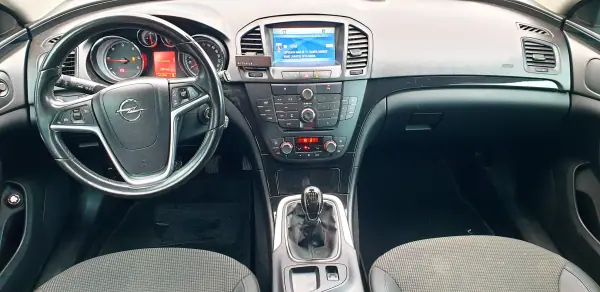 Opel Insignia Sports Tourer 2011 - 6990 EUR, 277793 km - AUTO.MOTO.pt - 277793km - foto 11 de 28