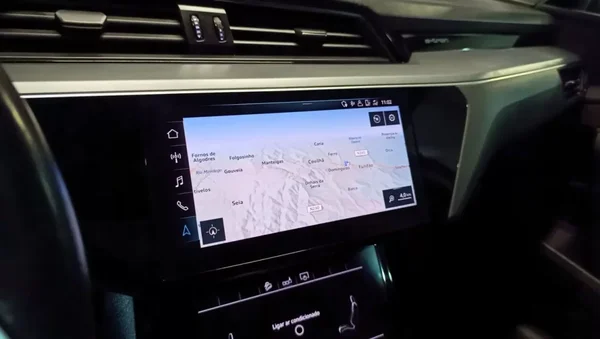 Audi e-tron 2019 - 42900 EUR, 78950 km - AUTO.MOTO.pt - 78950km - foto 37 de 58