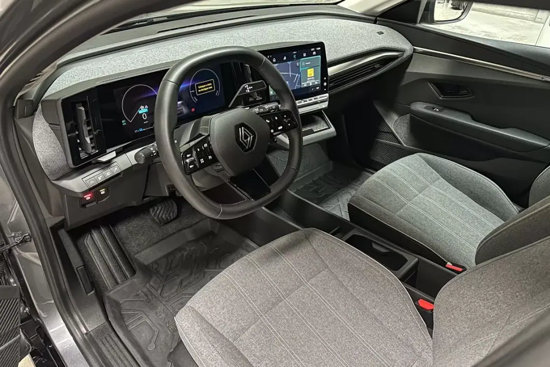 Renault Mégane E-Tech 2022 - 22450 EUR, 57733 km - AUTO.MOTO.pt - 57733km - foto 9 de 40