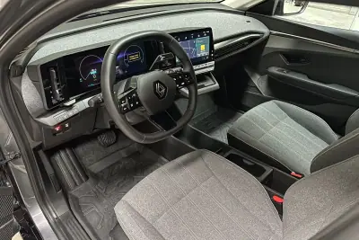 Renault Mégane E-Tech 2022 - 22450 EUR, 57733 km - AUTO.MOTO.pt - 57733km - foto 9 de 40