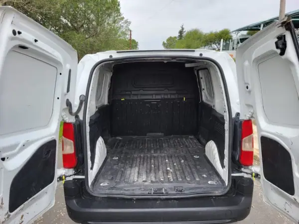 Opel COMBO 2020 - 13750 EUR, 158909 km - AUTO.MOTO.pt - 158909km - foto 14 de 16